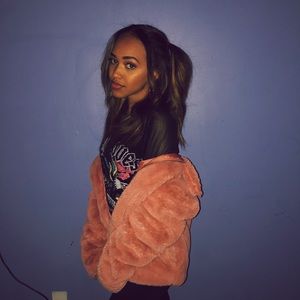 Meet your Posher, Danait